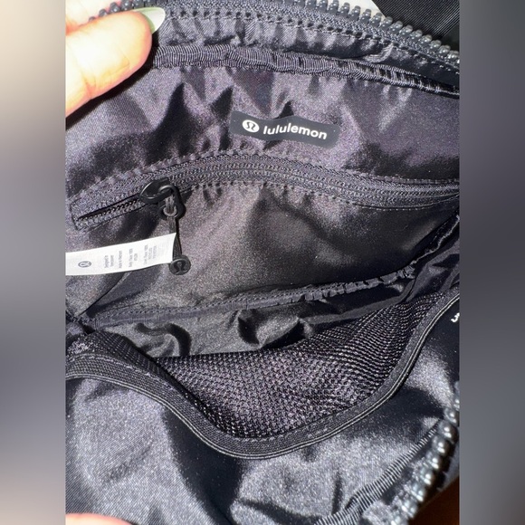 Lululemon quilted grid belt bag 1.5L - Picture 5 of 11
